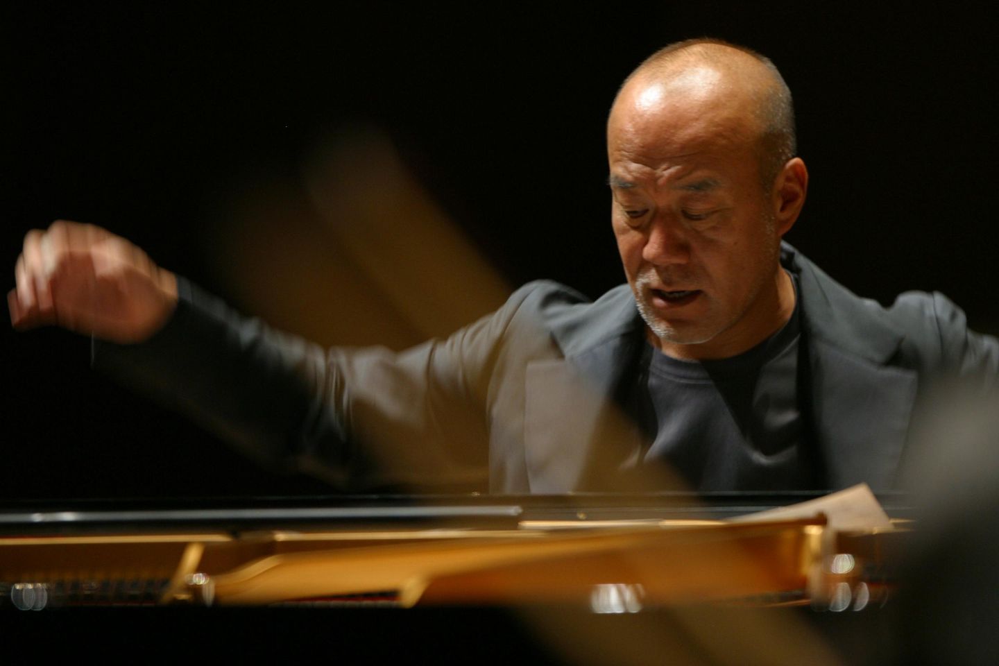 800人合唱宫崎骏《天空之城》 大师久石让亲自指挥「歌声一响就起鸡皮疙瘩」