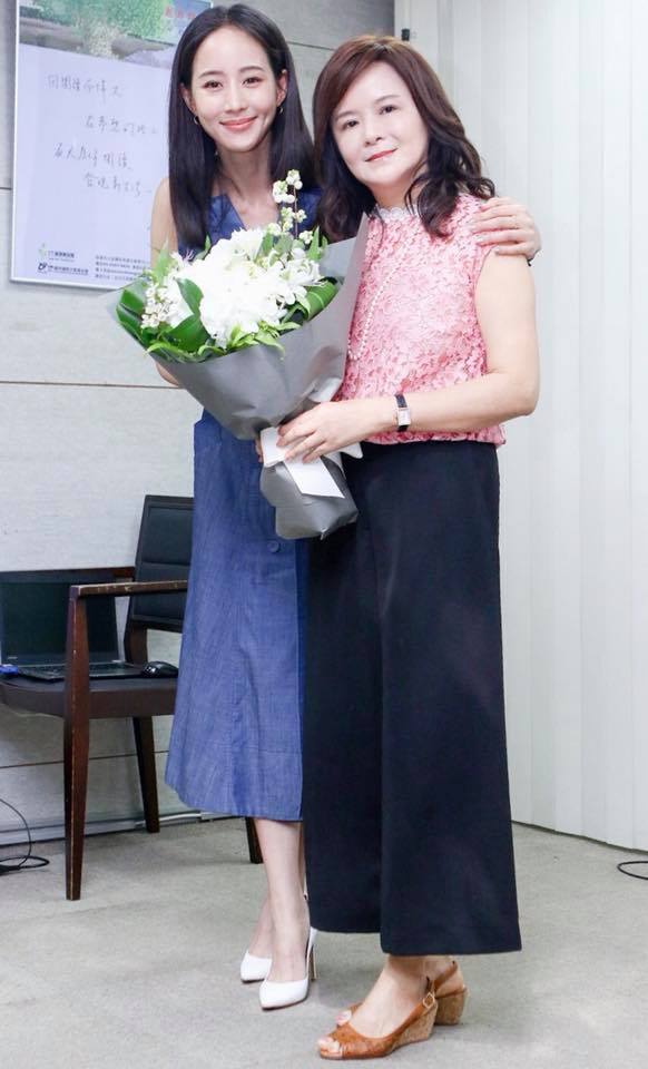 张钧甯妈妈泪忆「20年独自过年」想让女儿被夫家疼